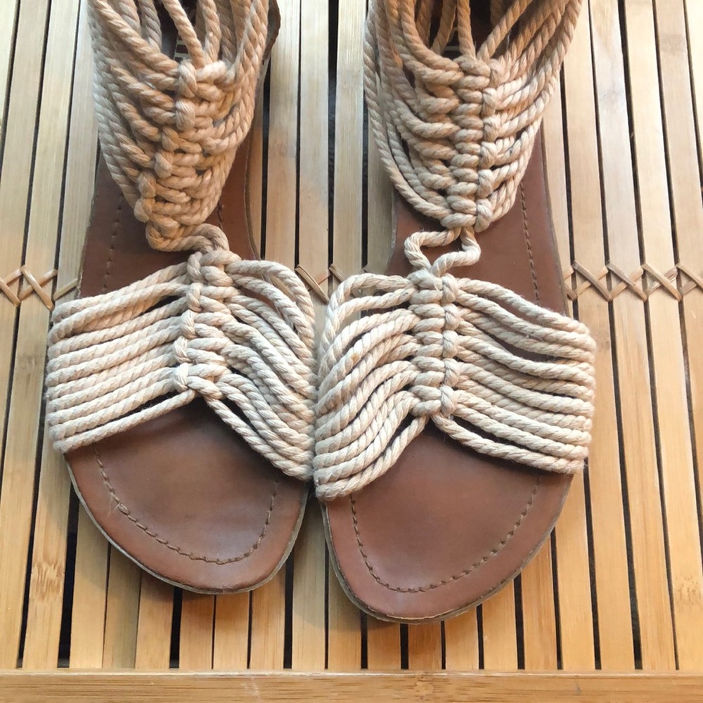 Size 8.5 sandals - Picture 2 of 4